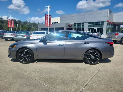 Used 2024 Nissan Altima 2.5 SR image 2