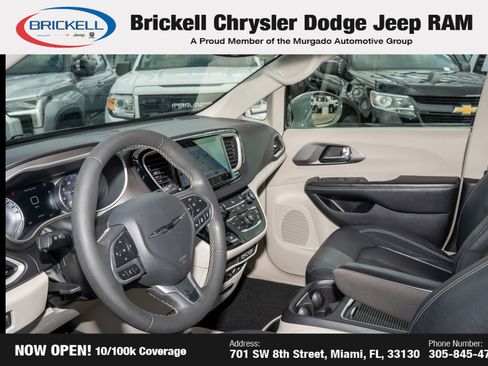 Used 2022 Chrysler Pacifica Touring-L image 16