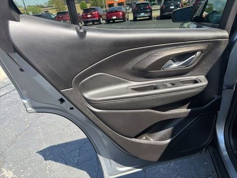 Used 2024 GMC Terrain SLE w/ Driver Convenience Package image 13