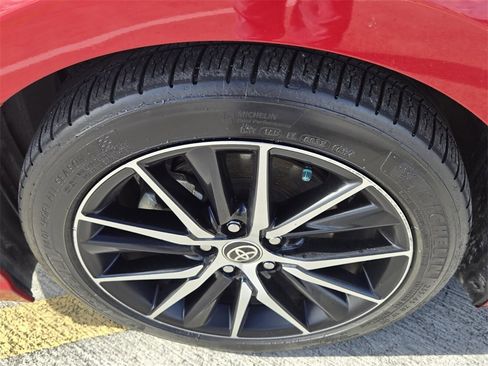 Used 2021 Toyota Camry SE image 10