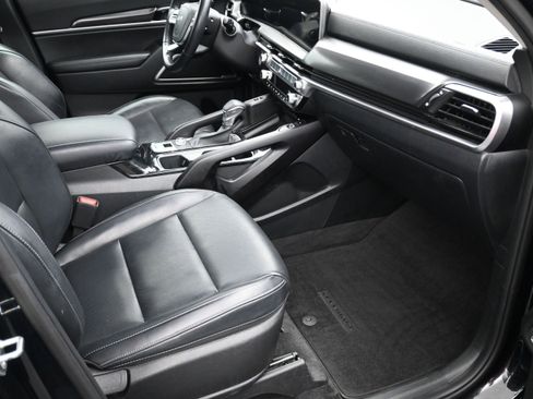 Used 2025 Kia Telluride S FWD image 11