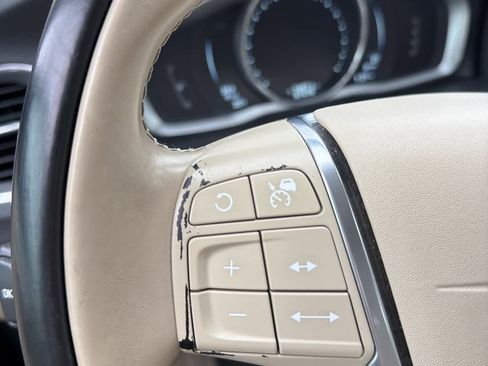 Used 2016 Volvo S60 T5 Inscription Platinum image 3