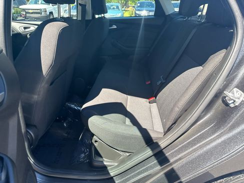 Used 2017 Ford Focus SE FWD image 13