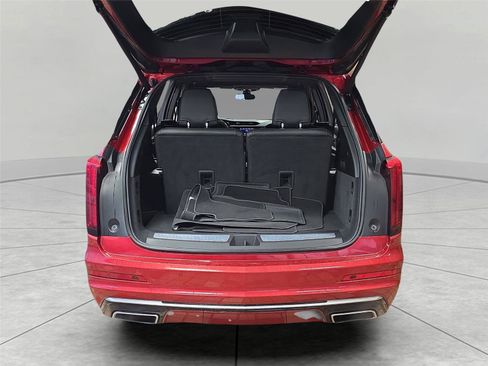 Used 2025 Cadillac XT6 Premium Luxury image 28
