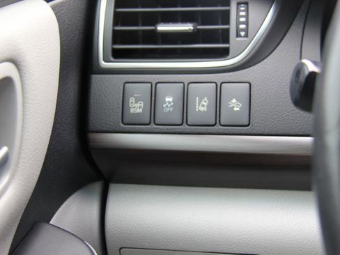 Used 2017 Toyota Camry XLE w/ Moonroof Package image 14