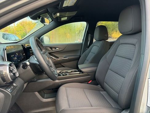 Used 2026 Chevrolet Equinox LT FWD image 9