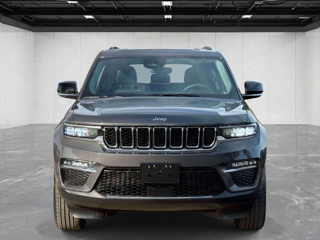 Used 2023 Jeep Grand Cherokee Limited AWD/4WD image 2