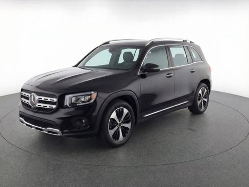 Used 2025 Mercedes-Benz GLB 250 4MATIC image 3
