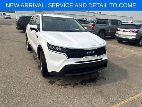 Used 2023 Kia Sorento LX FWD image 5