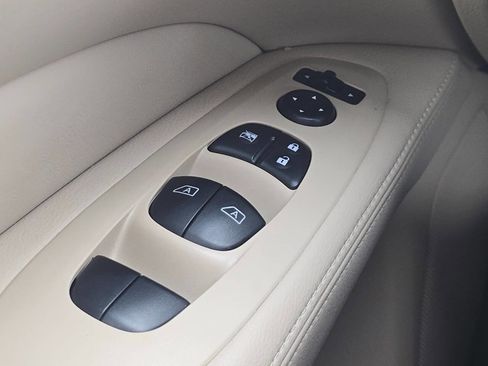 Used 2017 Nissan Pathfinder Platinum image 28