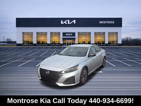 Used 2024 Nissan Altima 2.5 SV FWD image 1