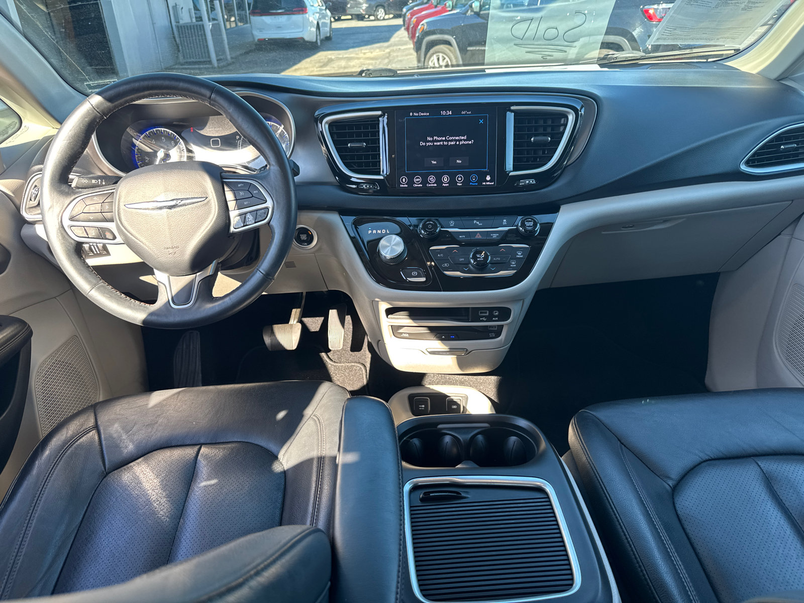 Used 2020 Chrysler Pacifica Touring-L Plus w/ Tire & Wheel Group FWD image 8