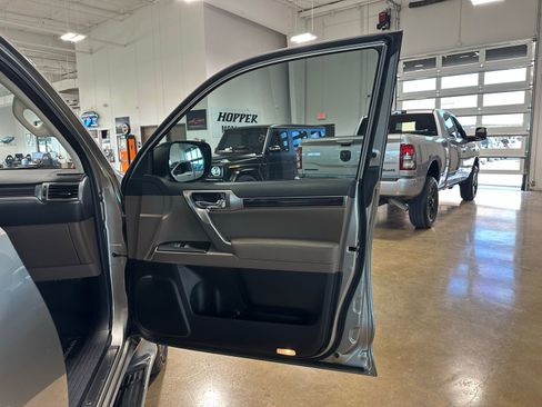 Used 2023 Lexus GX 460 Premium image 44
