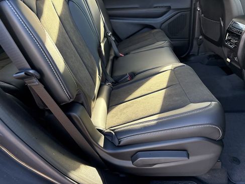 New 2025 Jeep Grand Cherokee L Altitude RWD image 23