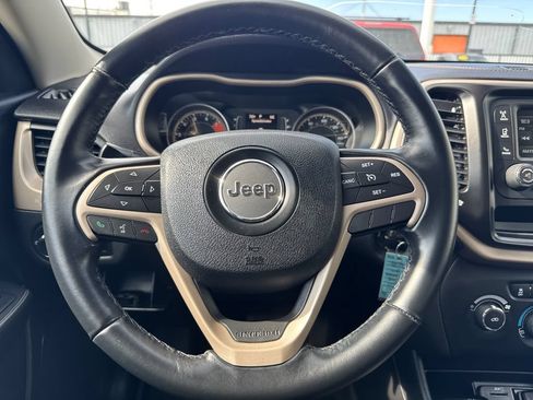 Used 2017 Jeep Cherokee Sport AWD/4WD image 14