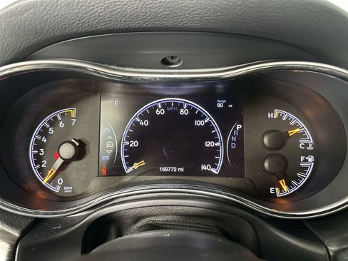 Used 2018 Jeep Grand Cherokee Altitude AWD/4WD image 14