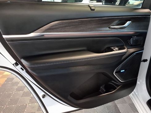 Used 2021 Jeep Grand Cherokee L Overland w/ Luxury Tech Group IV image 18