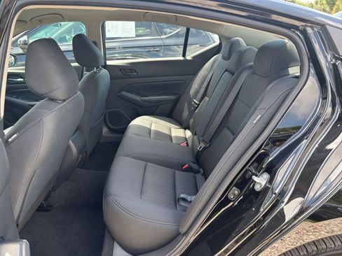 Used 2025 Nissan Altima 2.5 SV FWD image 27