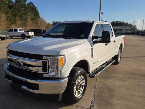 Used 2017 Ford F250 XLT image 1