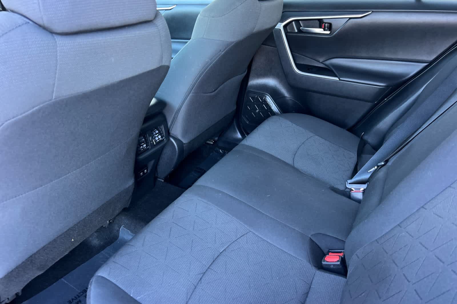 Certified 2021 Toyota RAV4 XLE FWD image 4