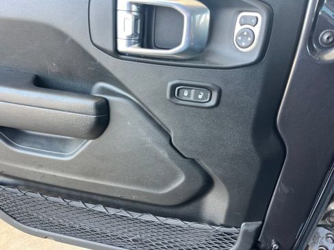 Used 2022 Jeep Wrangler Sport AWD/4WD image 6