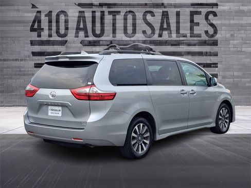 Used 2020 Toyota Sienna XLE Premium AWD/4WD image 3