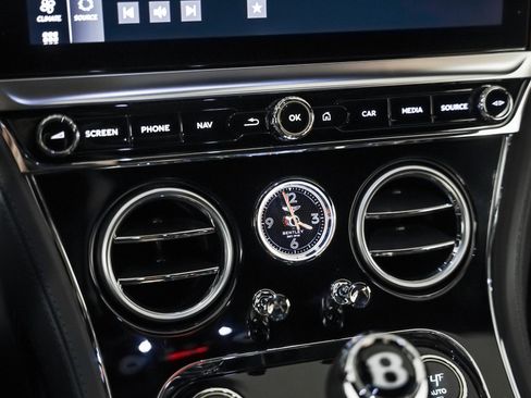 Used 2022 Bentley Continental GT V8 image 15