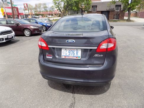 Used 2013 Ford Fiesta SE FWD image 4