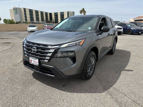 Used 2024 Nissan Rogue S FWD image 3