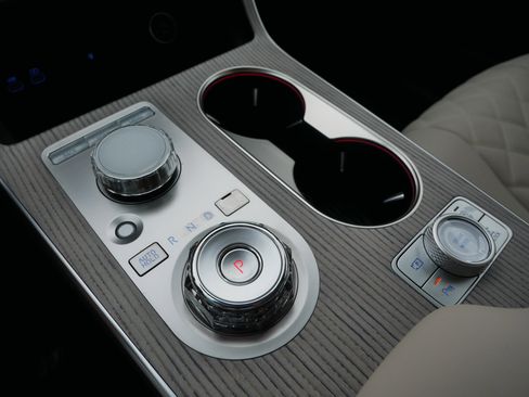 New 2025 Genesis GV80 3.5T Prestige image 9