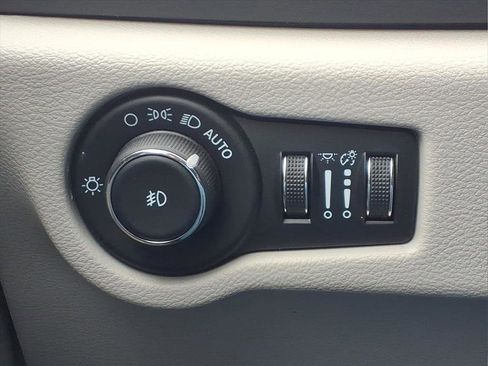 Used 2024 Chrysler Pacifica Touring-L image 23