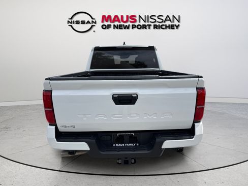 Used 2024 Toyota Tacoma SR5 AWD/4WD image 9