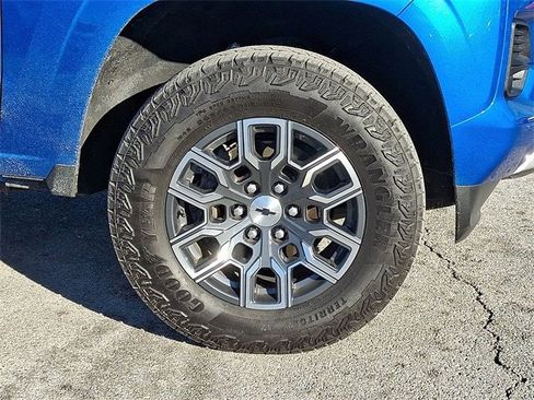 Used 2024 Chevrolet Colorado Z71 w/ Z71 Convenience Package 2 image 8