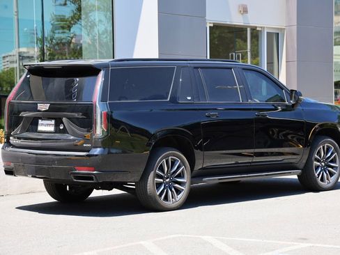 Used 2022 Cadillac Escalade ESV Sport w/ Touring Package AWD/4WD image 4