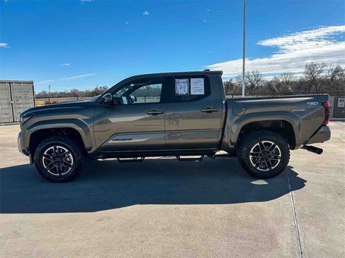 Used 2025 Toyota Tacoma TRD Sport image 6