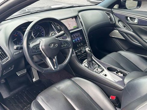 Used 2017 INFINITI Q60 Red Sport 400 image 18