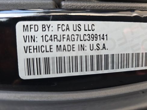 Used 2020 Jeep Grand Cherokee Altitude image 39