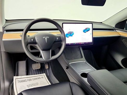 Used 2024 Tesla Model Y Long Range AWD/4WD image 12
