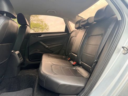 Used 2017 Volkswagen Passat 1.8T R-Line FWD image 17