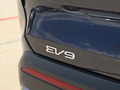 Certified 2026 Kia EV9 Light RWD image 11