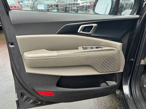 Used 2025 Kia Carnival image 22