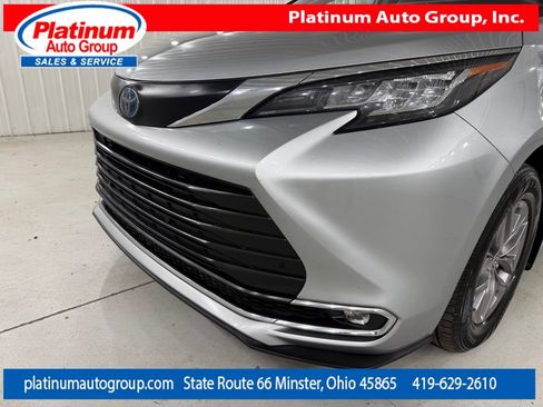 Used 2023 Toyota Sienna XLE AWD/4WD image 55