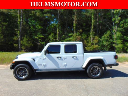 Used 2023 Jeep Gladiator Overland AWD/4WD image 2
