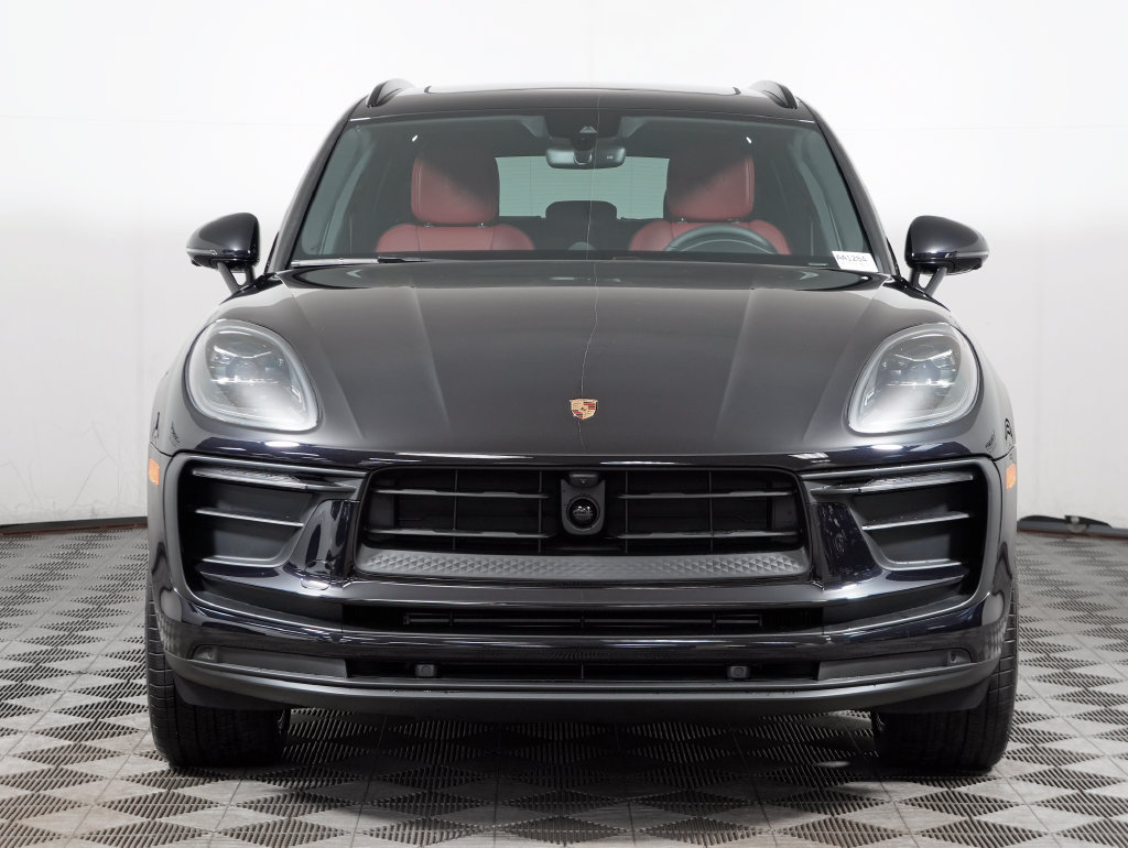 Certified 2026 Porsche Macan AWD/4WD image 10