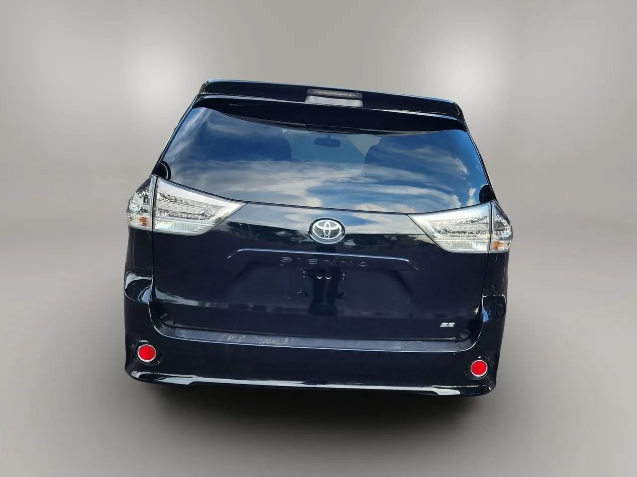 Used 2016 Toyota Sienna SE Premium FWD image 3