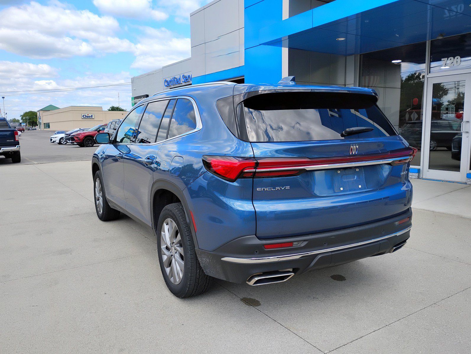 Used 2025 Buick Enclave Preferred FWD image 9