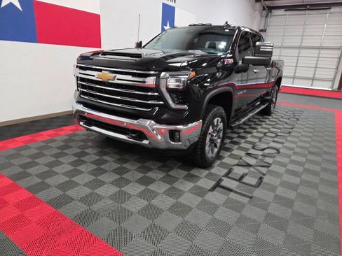 Used 2024 Chevrolet Silverado 2500 LTZ w/ LTZ Premium Package AWD/4WD image 3