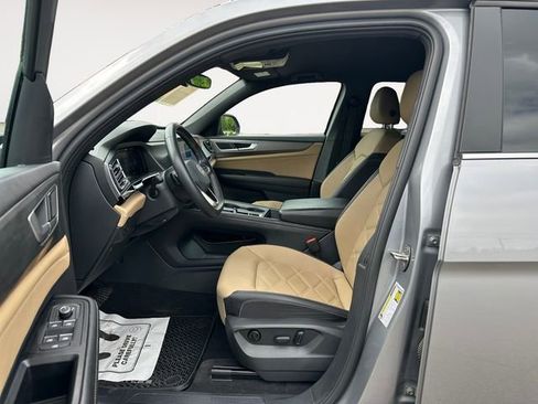 Used 2024 Volkswagen Atlas Cross Sport SE AWD/4WD image 9