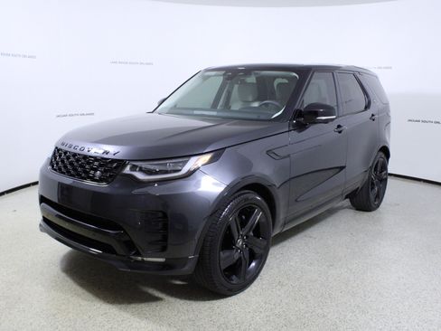 Used 2025 Land Rover Discovery Dynamic SE image 4