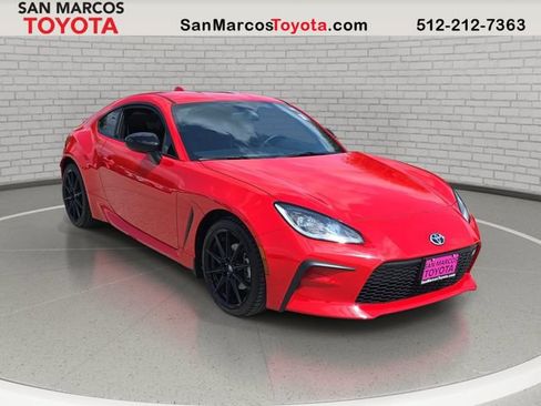 Used 2025 Toyota GR86 Premium RWD image 3
